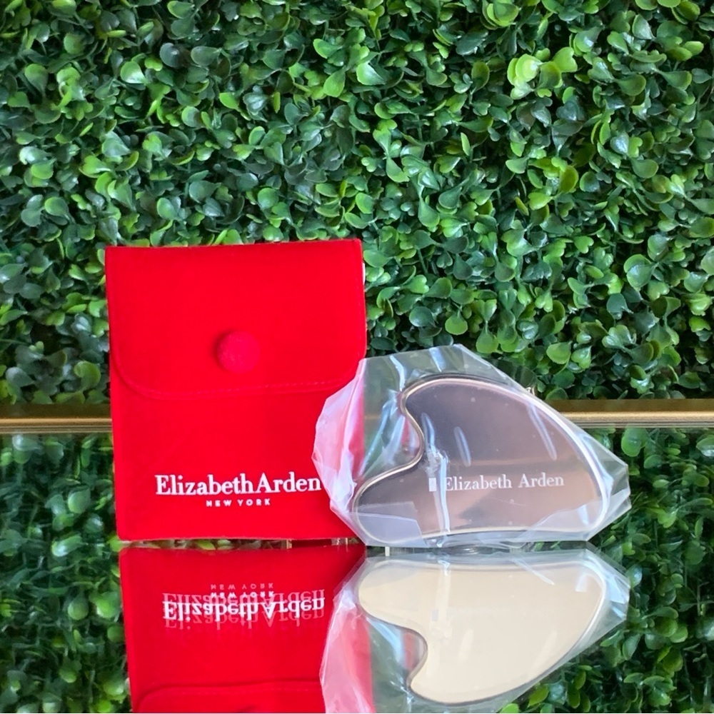 Elizabeth Arden Gua Sha with Pouch | NEW